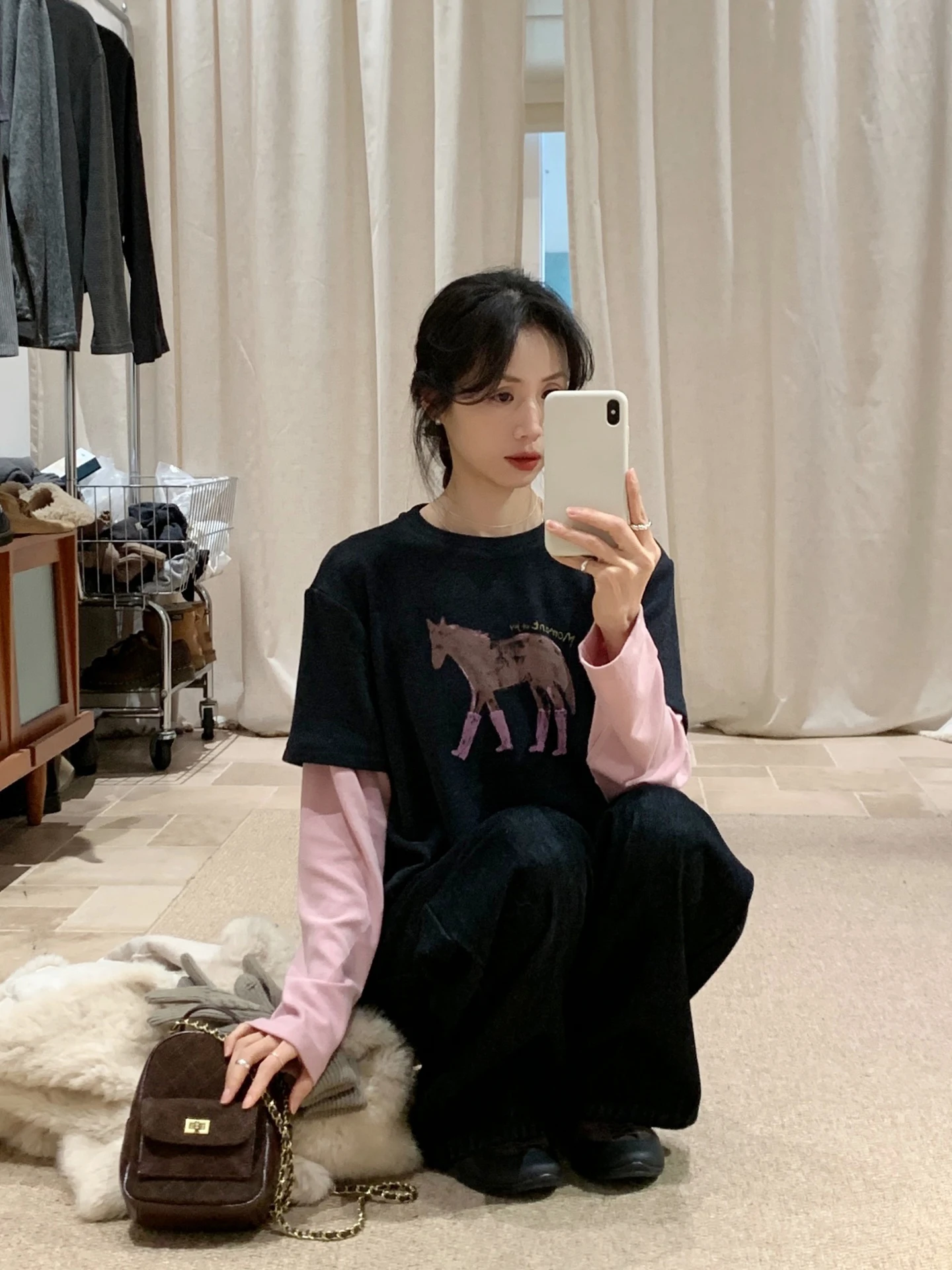 

Женская футболка свободного кроя с круглым вырезом и длинным рукавом, в корейском стиле, с мультяшным принтом, имитация двухслойности, с текстурой под ворс, весна 2026, новинка