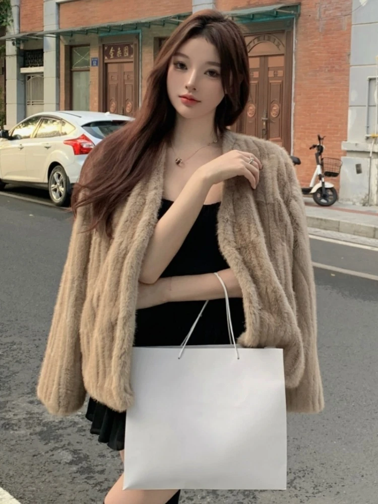 Fur Coat Women's Long-Sleeved Three-Button Coffee Color V-neck Autumn and Winter Lamb Wool Short Loose Slimming Fashion  Casual