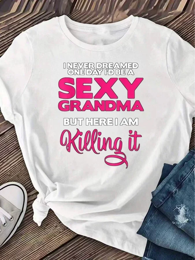 Women Funny Grandma Graphic Tee I Never Dreamed One Day I'd Be A Grandma Slogan Print Crew Neck Short Sleeve Birthday Gift White T Shirt