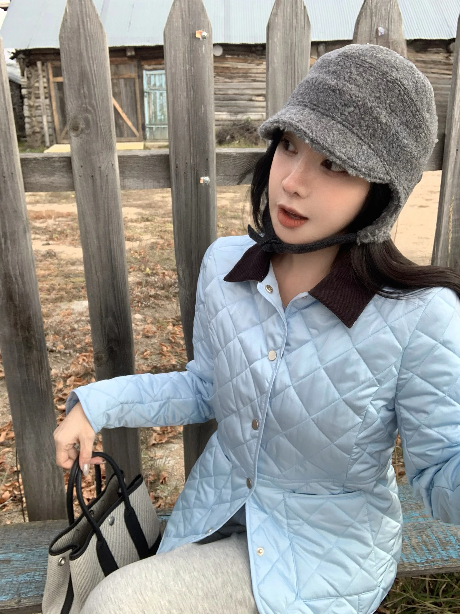 

iweiqiang Вышитая серия 2026: Новая цветная хлопковая куртка с вельветовым воротником и ромбовидным узором для женщин, зимнее хлопковое пальто