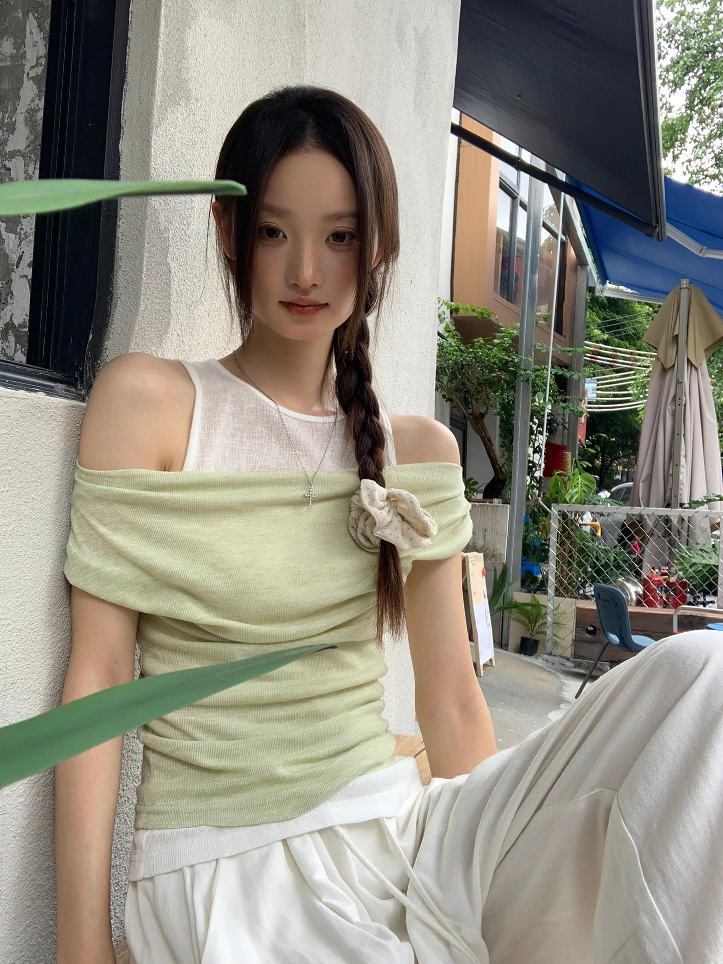 تي شيرت نسائي أحمر بأكمام قصيرة وكتف مكشوف بأسلوب ناضج خفيف، إصدار جديد للصيف، ملابس كاجوال أنيقة للسيدات #4