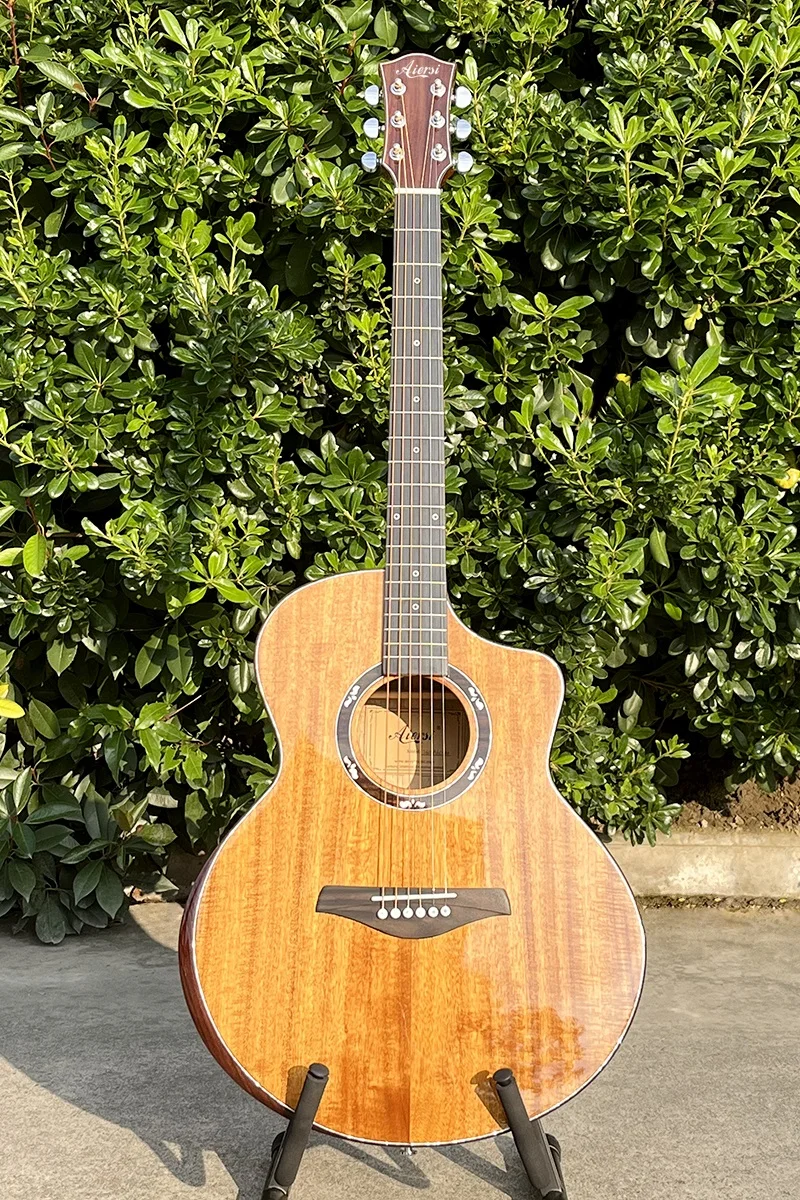 الصين Aiersi مصنع عالية الجودة الصلبة كوا الجسم كوتاواي شكل الغيتار الصوتية مع منفذ الصوت