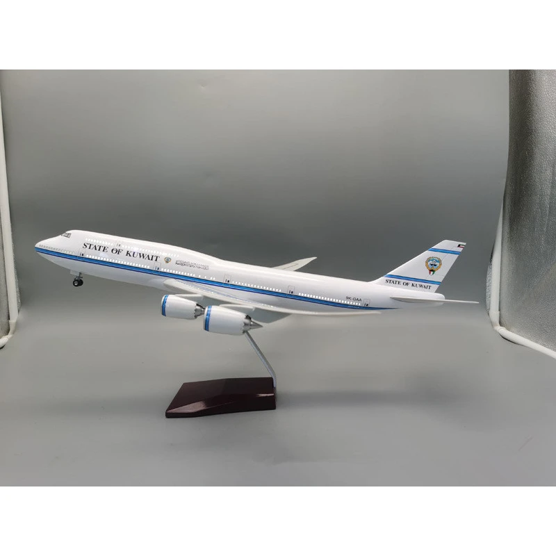 1/150 Scale Model State Of Kuwait Airways B747-8 Airplane Toys Airline With Light Resin Plane Collection Display Decoration Gift