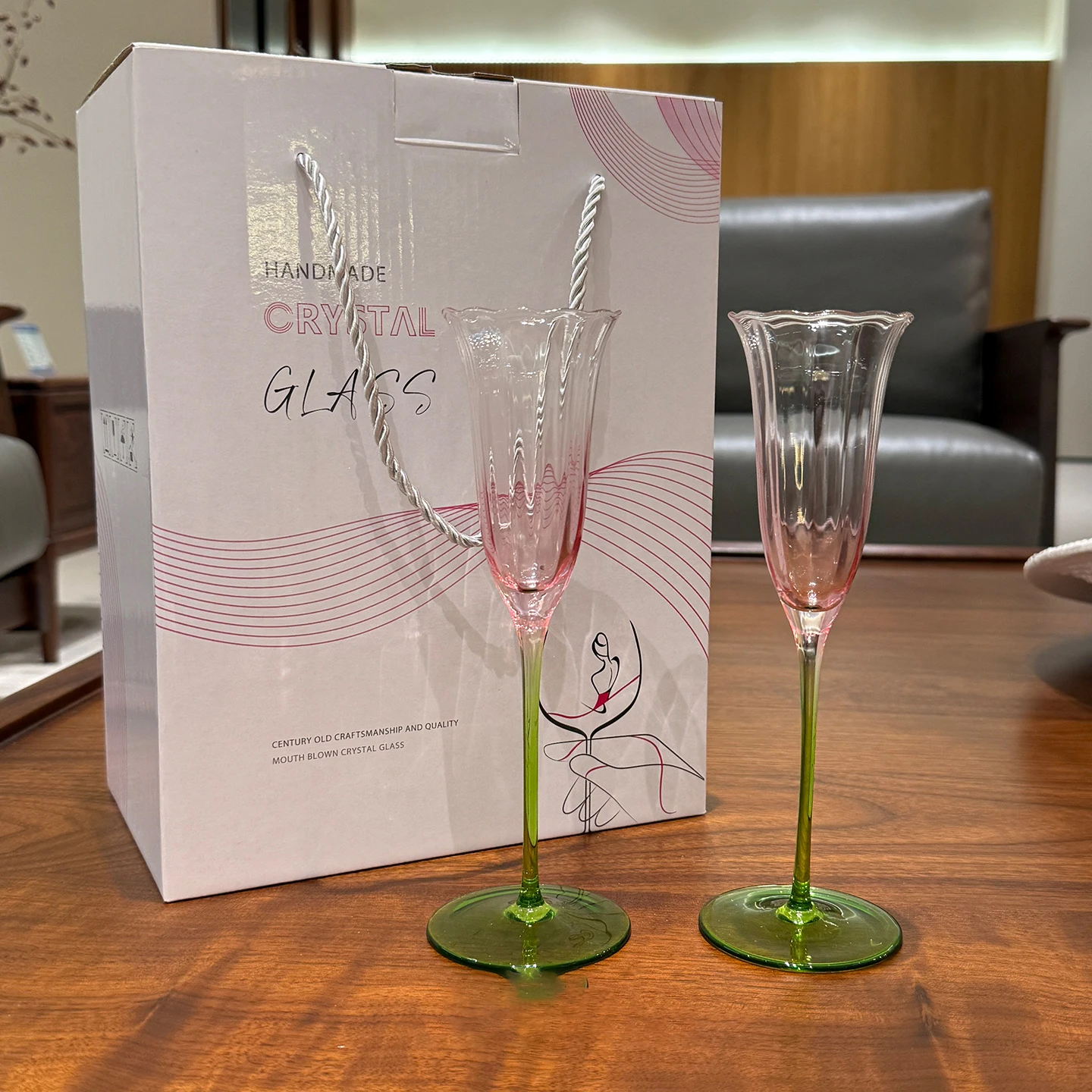 

Elegant Floral Champagne Glass French-style Glass Goblet Cocktail Glass Vintage Atmosphere Luxury Drinkware Gift Box Packaging