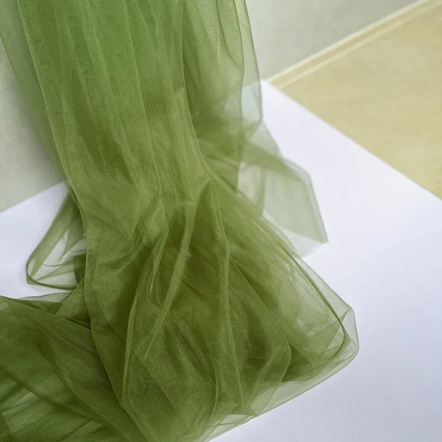 無地の柔らかく少し伸縮性のあるメッシュ生地縫製子供服ふわふわスカート DIY ウェディングパーティーシーンの背景