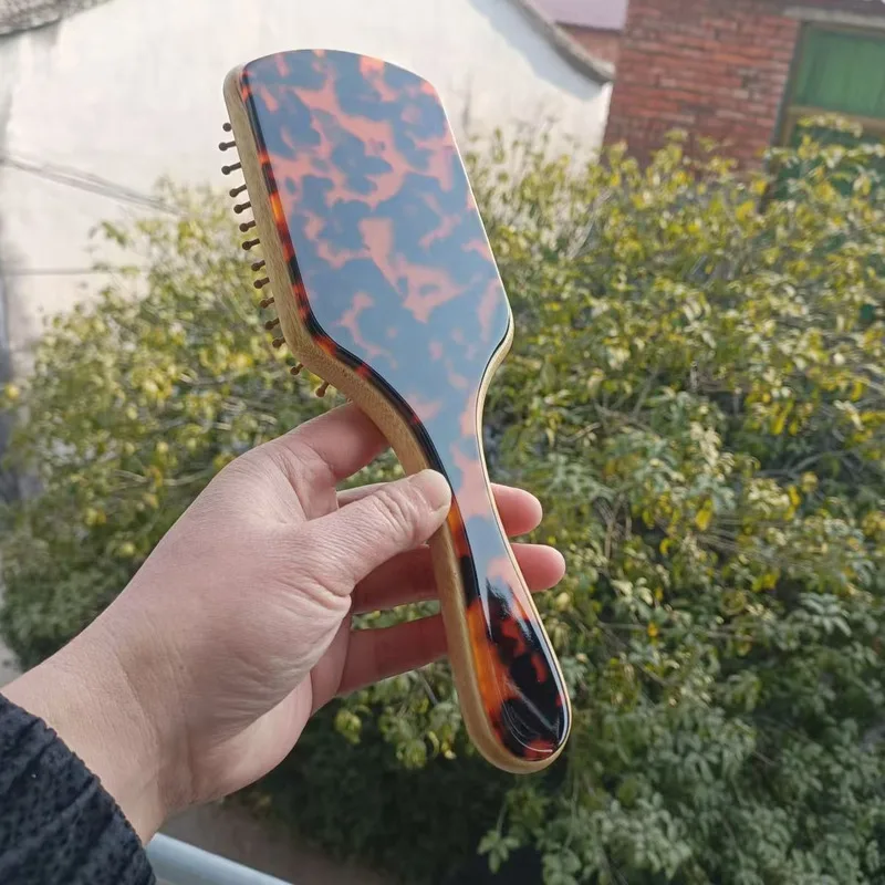 ピンクと様々な色のヘアアクセサリーがセットになった大型エアクッションコームギフトボックスセット
