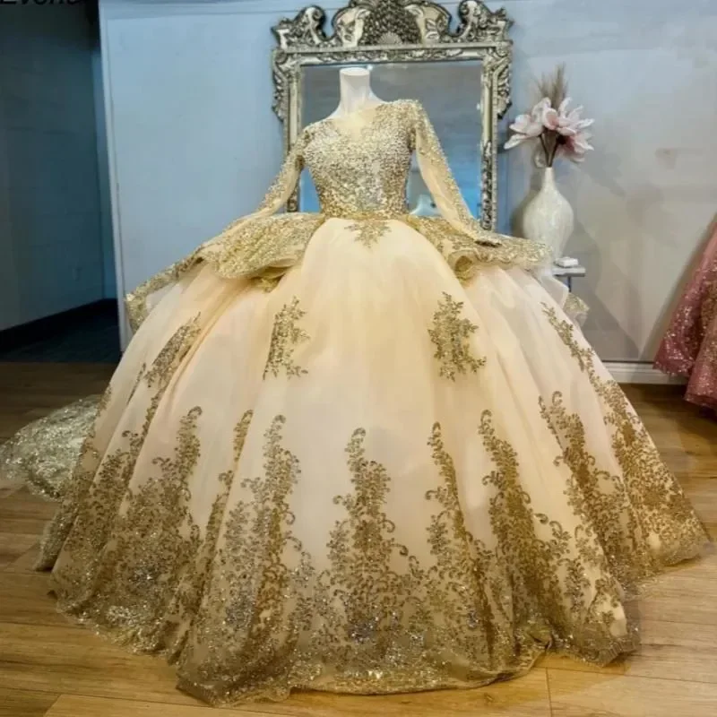 

Уникальное платье Quinceanera цвета шампанского с золотой кружевной аппликацией, длинное бальное платье с рукавами, многоуровневое милое платье 16, Vestido De 15 Anos