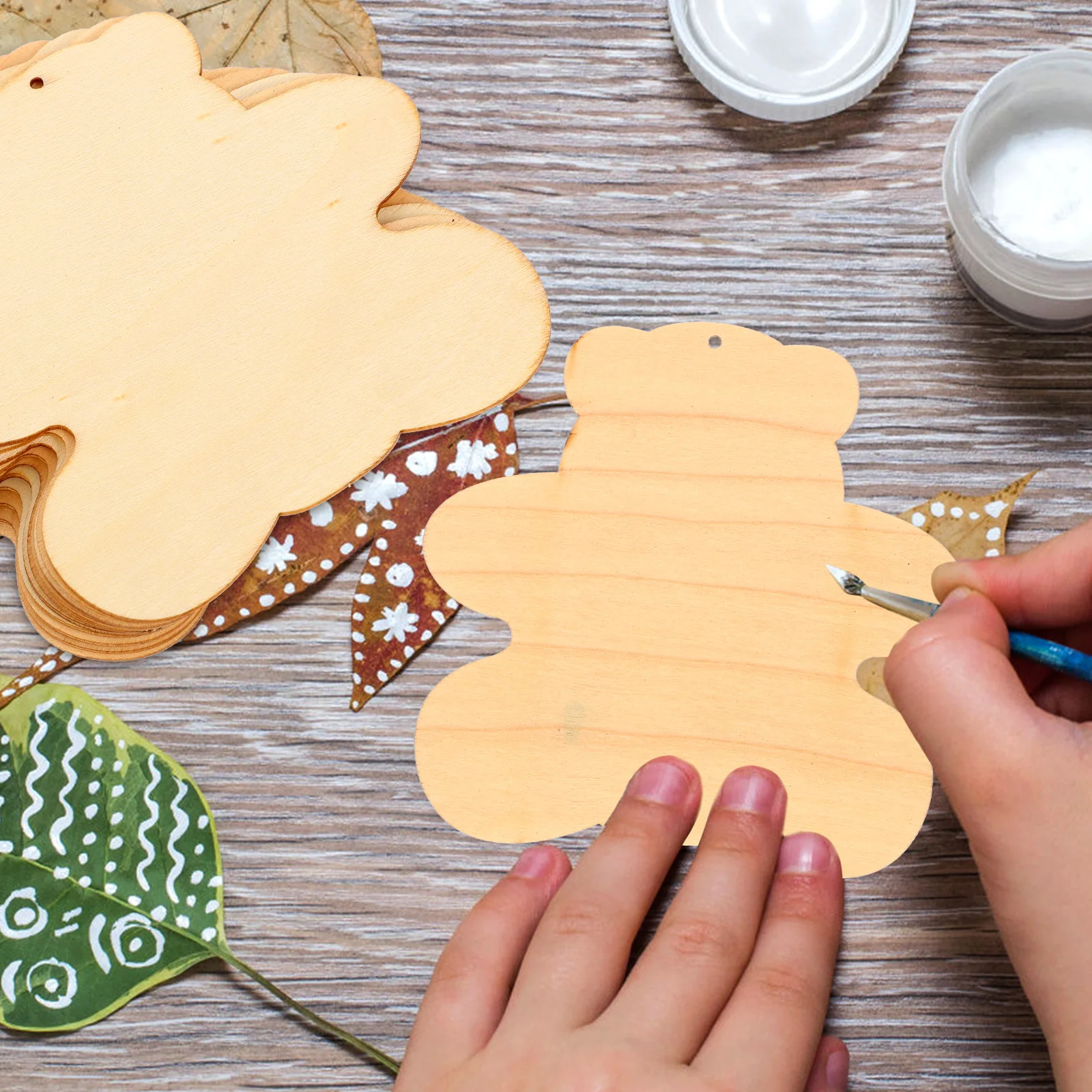 

50pcs Wood Chip White Embryo Mini Bear Shaped Smooth Durable Diy Graffiti Slices Hand-Painted Wooden Pendants Craft