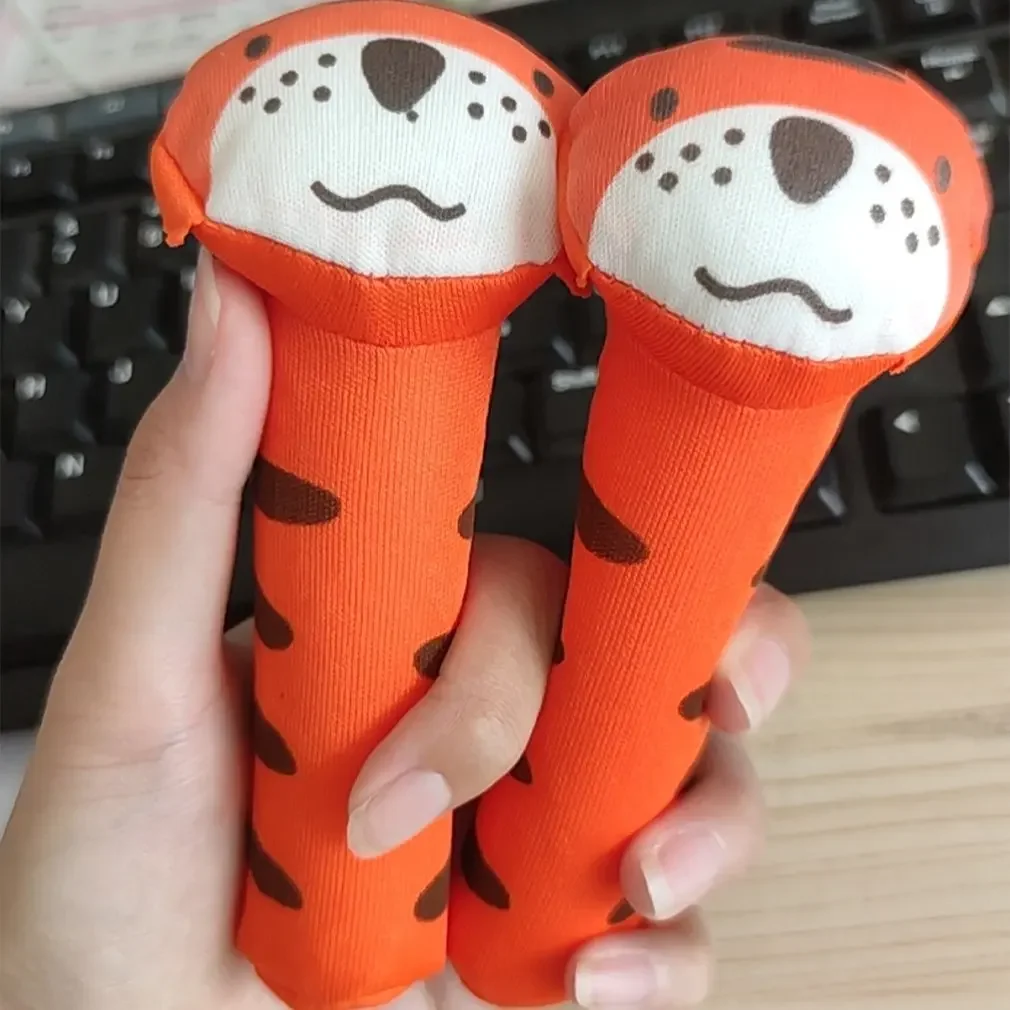 Hochet de cloche à main animal de dessin animé pour bébé, jouets mignons en peluche pour bébé de 0 à 12 mois