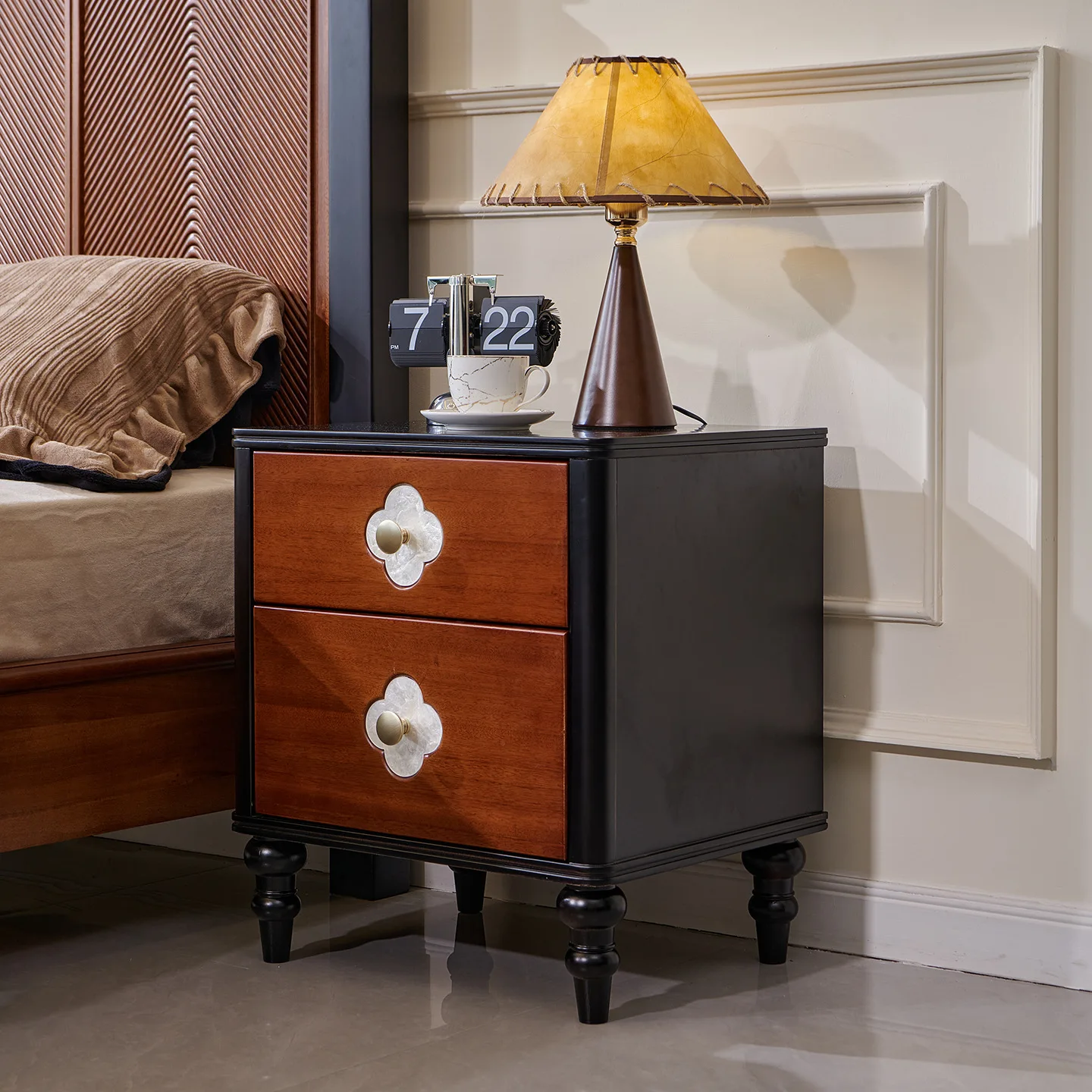 French vintage vintage style solid wood bedside tables bedroom storage cabinets American simple modern bedside tables