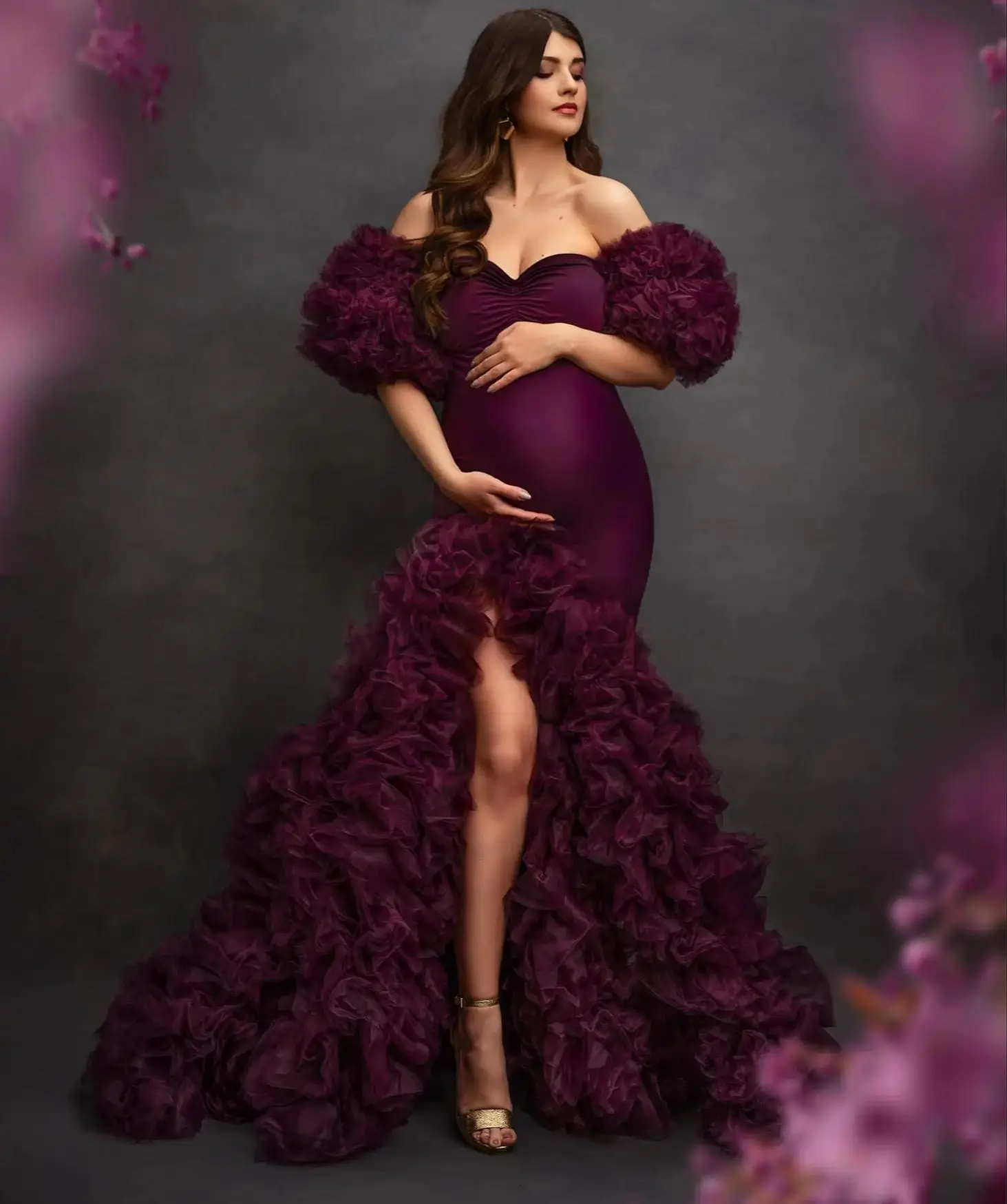 Luksusowe ciemnofioletowe syrenka szaty ciążowe Off ramię bufiaste sukienki ciążowe do zdjęć dostosowane wielowarstwowe falbany suknie Babyshower