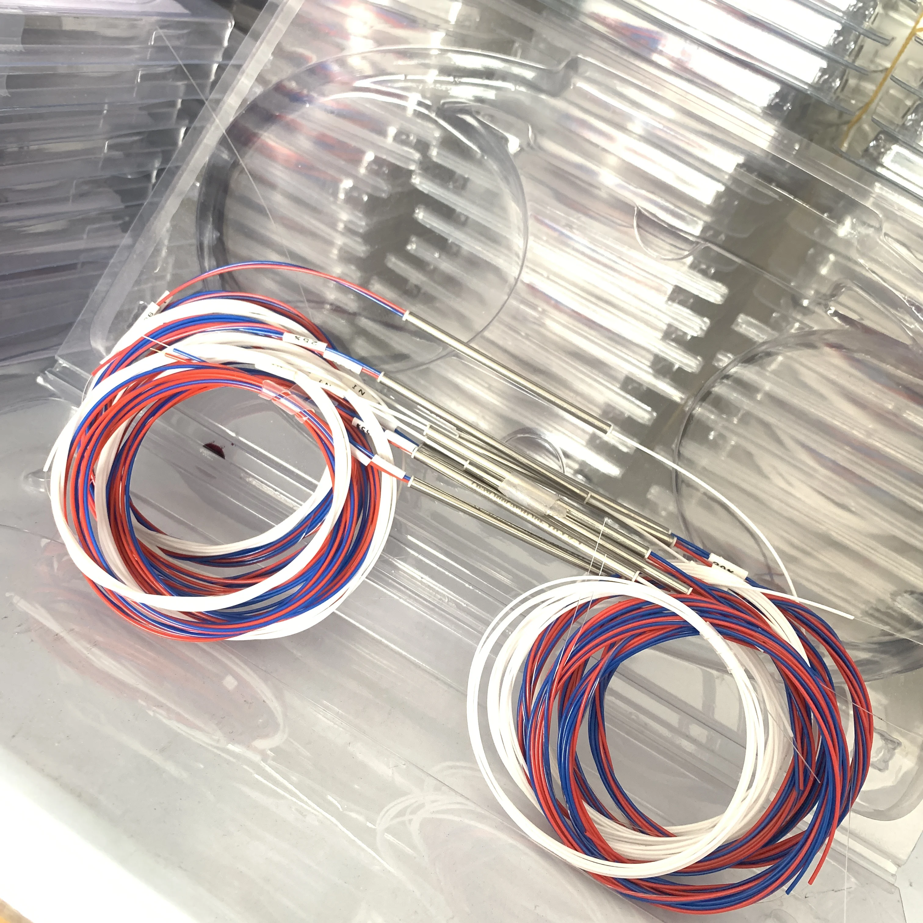 Rozdzielacz światłowodowy FBT 1/99 2/98 5/95 20/80 50/50 Różne typy 1x2 0.9mm Niesymetryczny łącznik FBT Rozdzielacz Bez Złącza — zdjęcie produktu 4