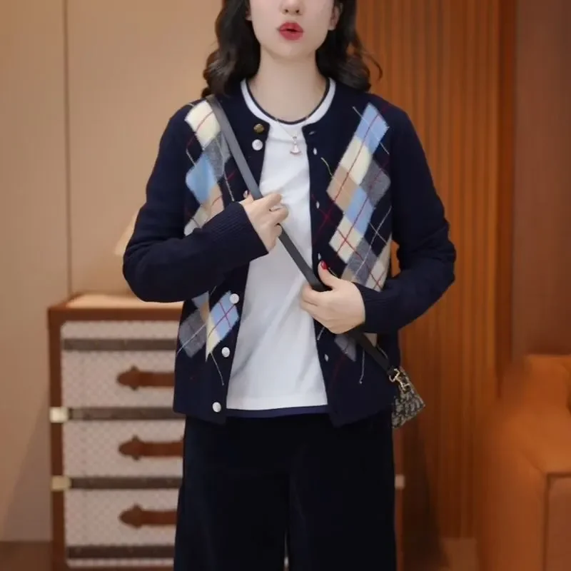 

Contrast Color Knitted Women's 2025 Autumn New Style Spliced round Neck Button Fashion Casual Long-sleeved Top