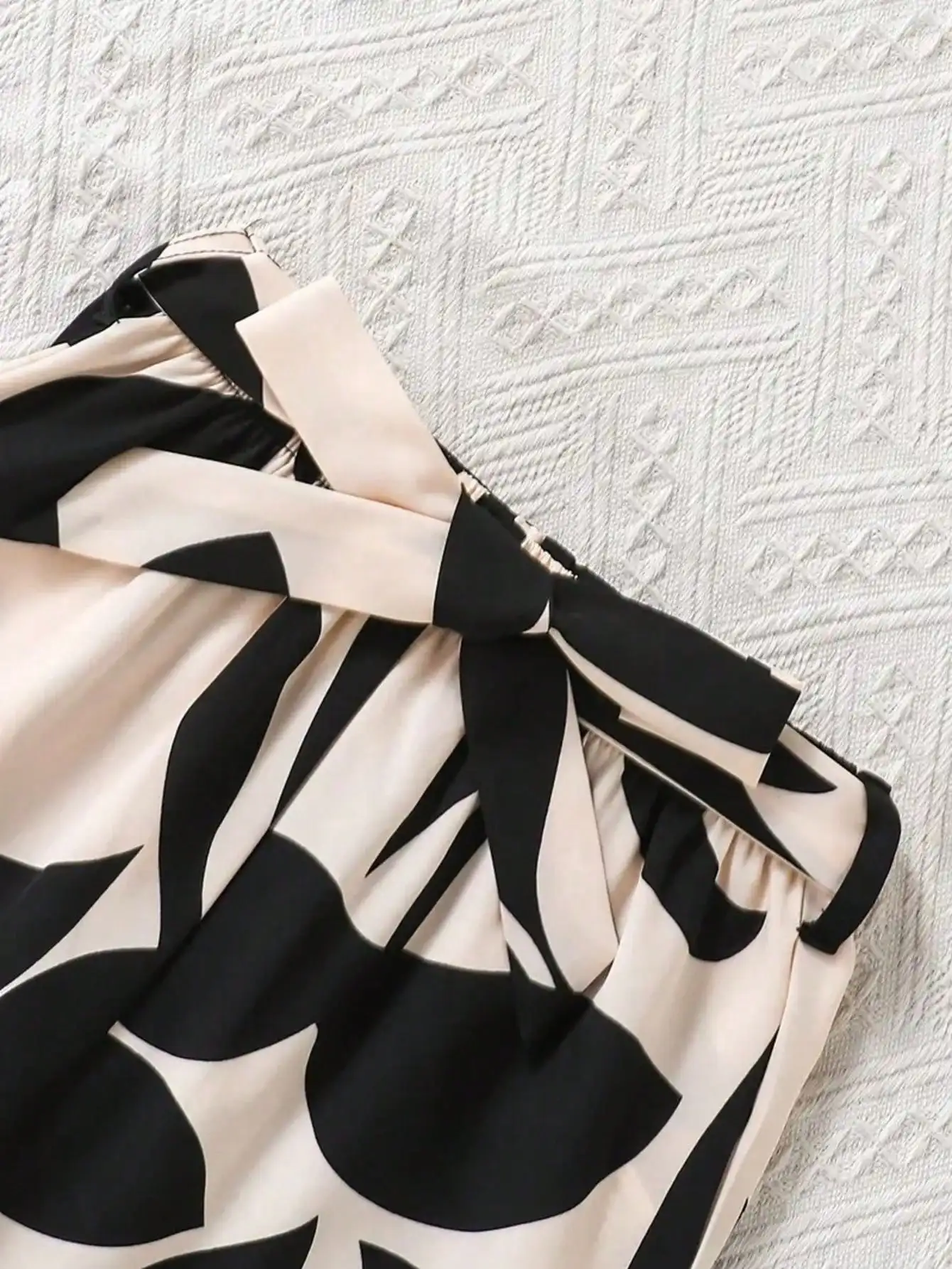 Gestreiftes Oberteil mit langen Ärmeln und Rundhalsausschnitt für Mädchen, mit elastischem Bund und weitem Bein, einfarbiges Outfit-Set für Kinder. – Detail 6