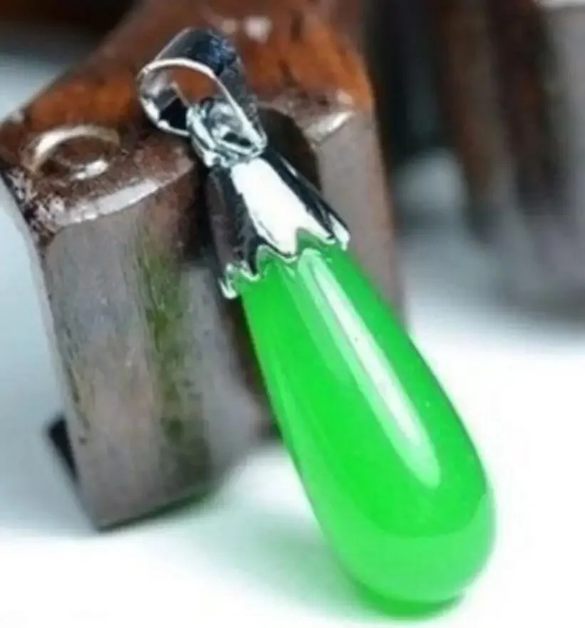 

Pretty New Natural Green Natural JADE Teardrop Pendant