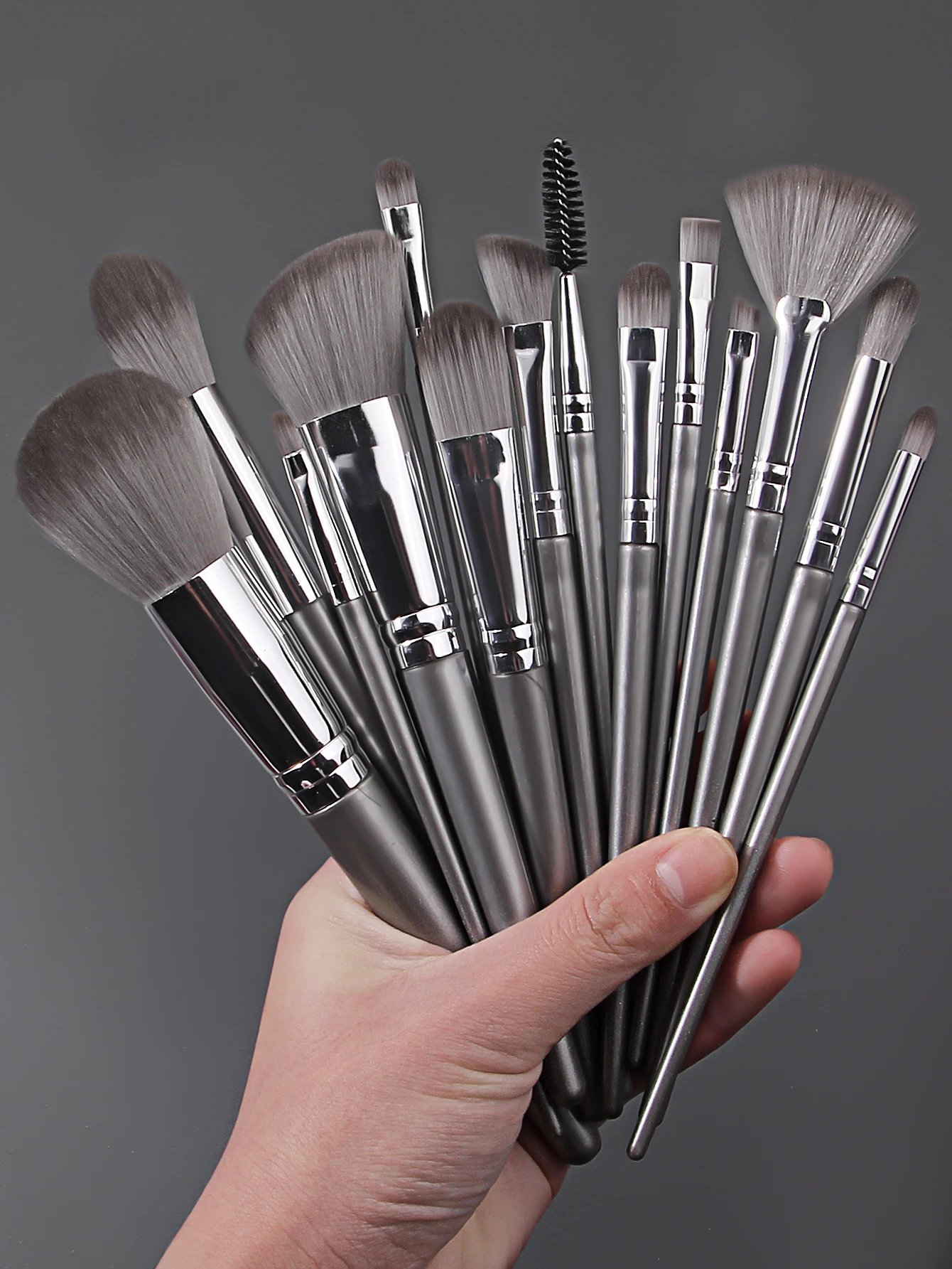 14 SZTUK miękkich pędzli do pudru, pędzel do różu, pędzel do cieni do powiek, zestaw pędzli do makijażu + 4 SZTUKI gąbeczek do makijażu, nieprzywierających do pudru, w kształcie jajka.