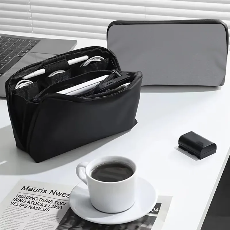 One new model of popular large-capacity portable charger, headphones, data cable storage bag, travel wash bag