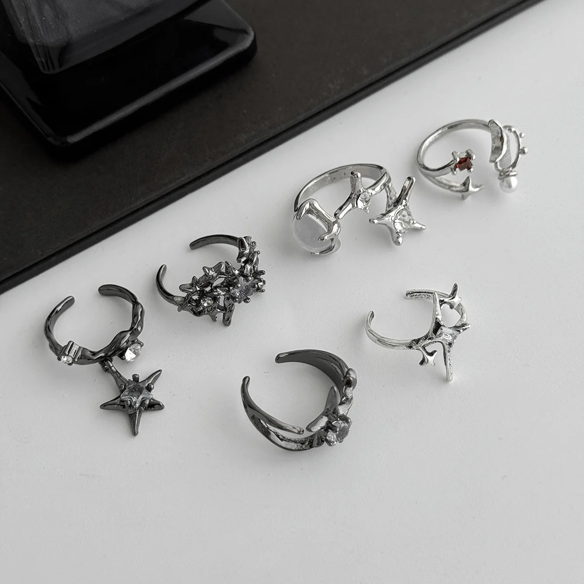 Dark pentagram ring set for men, hip-hop, niche men, hollowed out black ring, exaggerated diamond studded bracelet