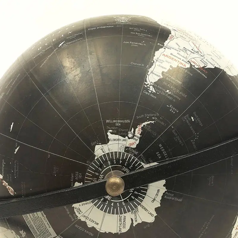 كرة أرضية من خشب المانجو المنحوت يدويًا بتصميم معقد وجمالي فريد من نوعه #4