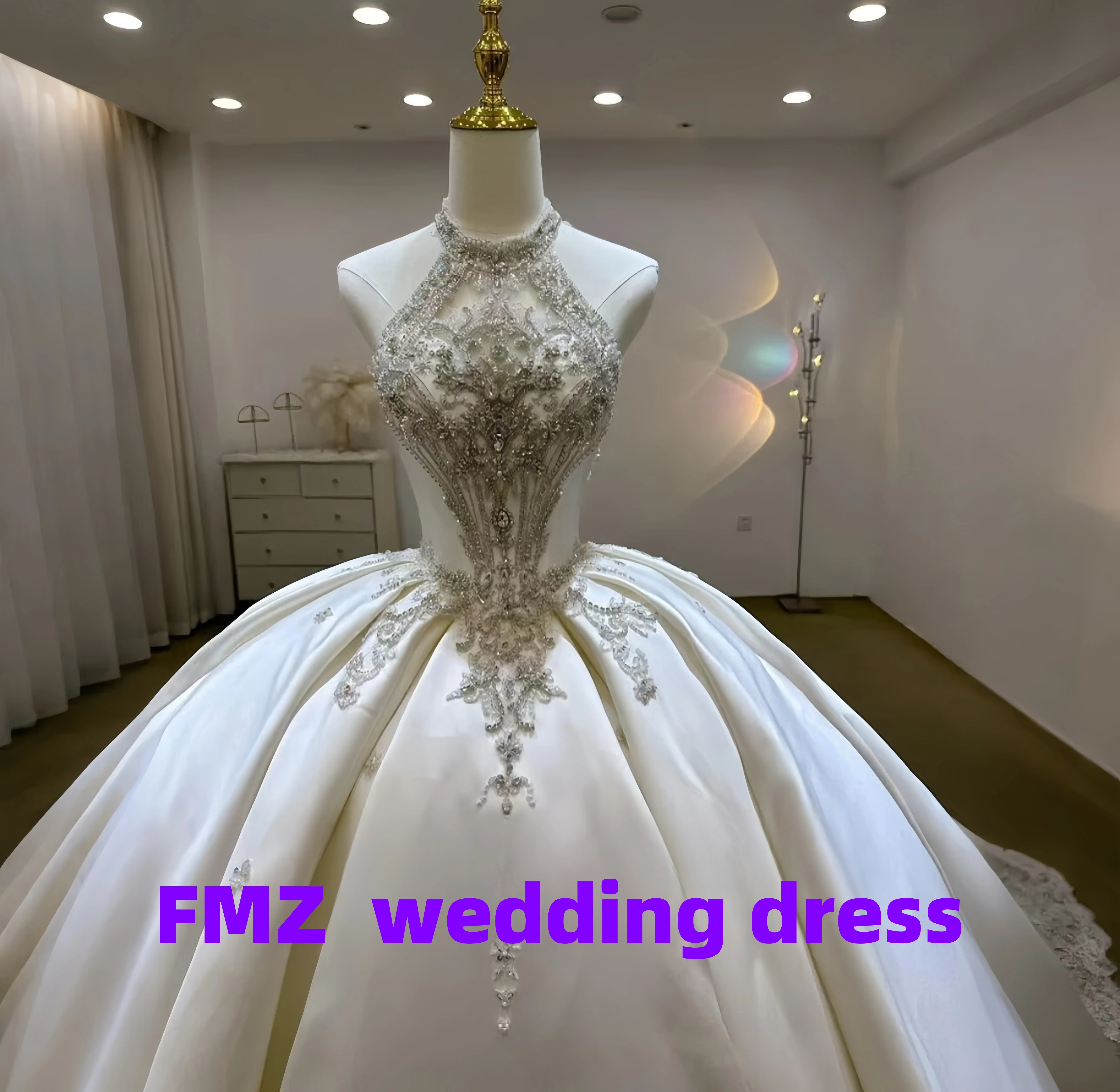 Abito da ballo senza maniche con collo alto personalizzato in rilievo di lusso amanda novias abiti da sposa abito da sposa amanda novias