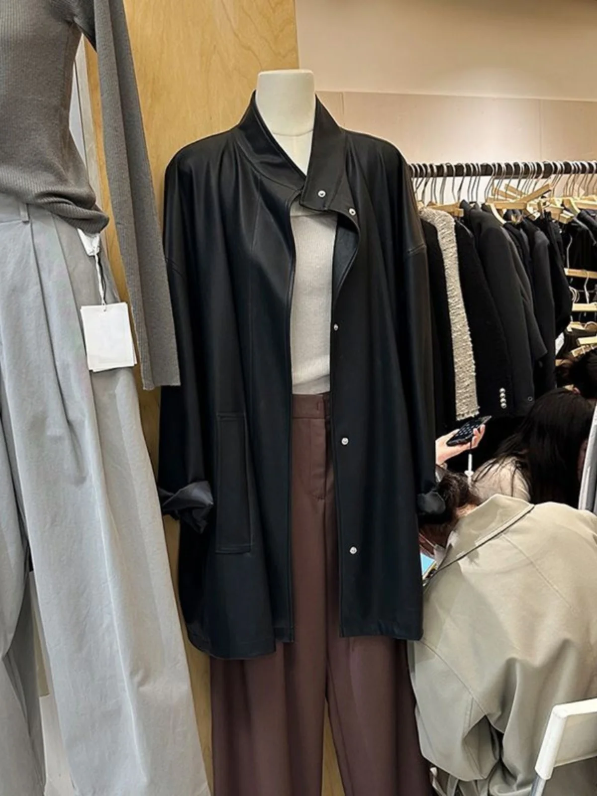 

Casual Retro Leather Jacket Women's Mid-Length Outerwear Spring 2025 New Design Sense Commute Style Long Sleeve Zipper