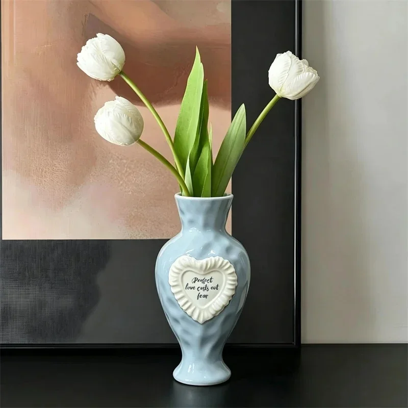 Nordische romantische Herz-geprägte Keramikvase, ästhetische kleine Blumenvase für die Tischdekoration zu Hause, Einweihungsgeschenk für sie
