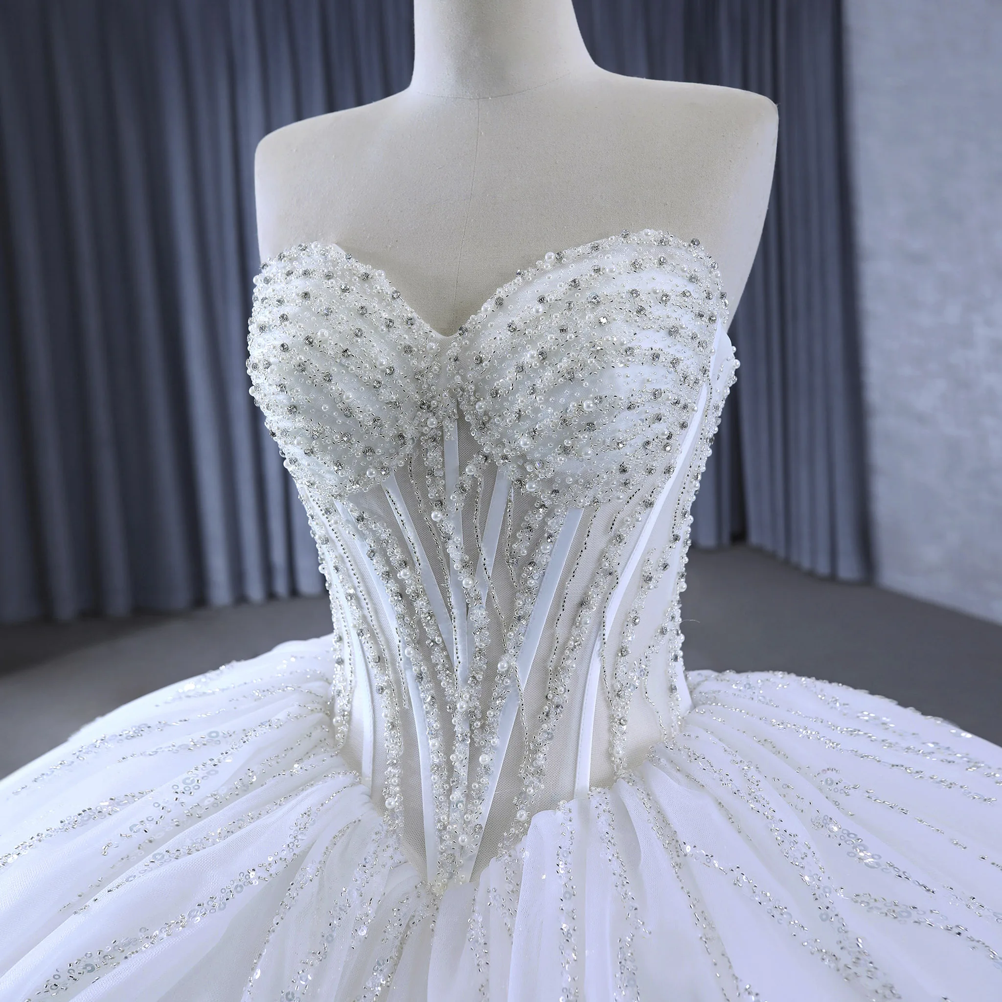 فستان زفاف Rosymae فاخر على شكل قلب وخط عنق على شكل قلب وصدرية شفافة أنيقة فستان زفاف أبيض