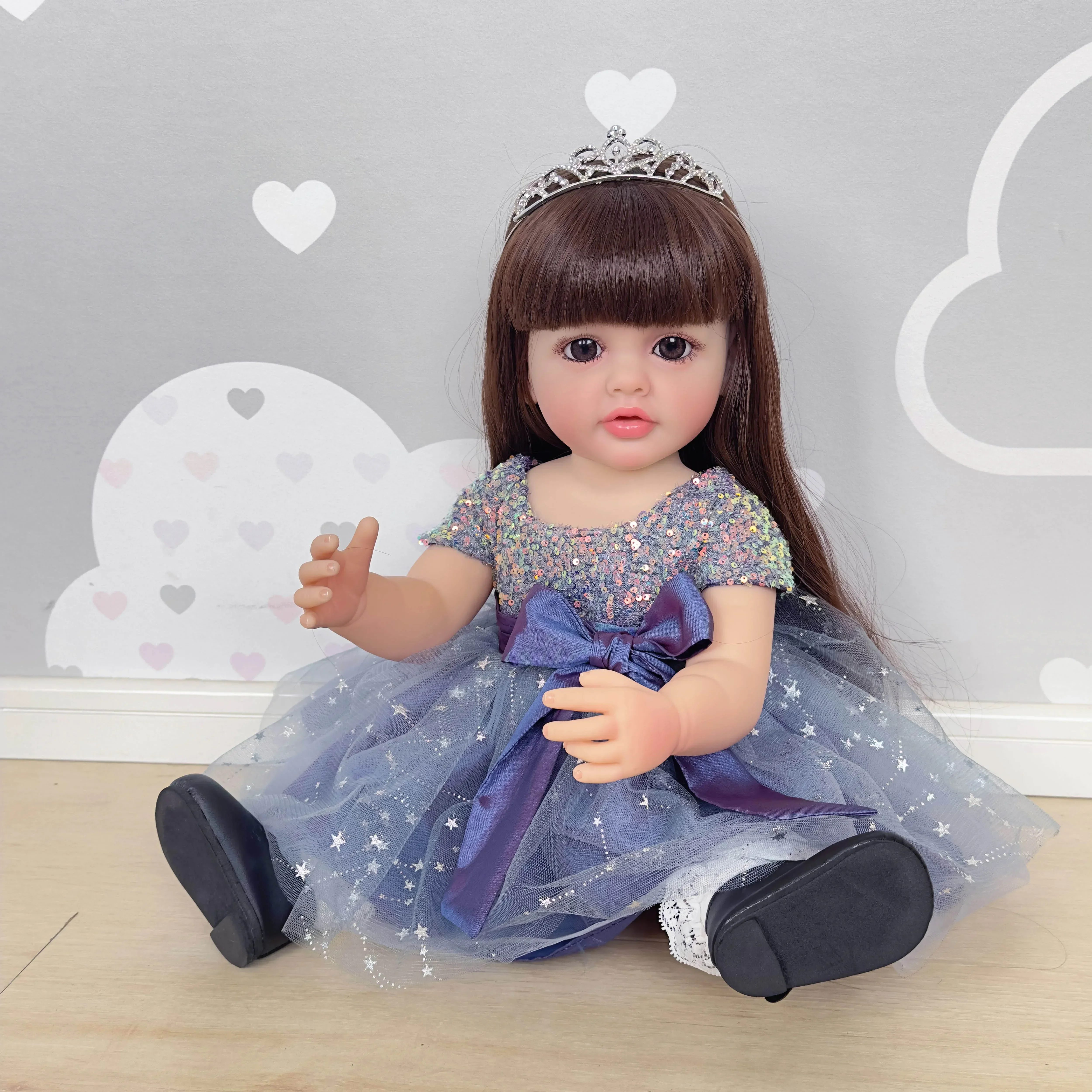 Muñeca Reborn de cuerpo de vinilo suave Betty de 22 pulgadas, muñeca de pie para niña pequeña, pelo largo de princesa en vestido, regalos suaves y tiernos para niños