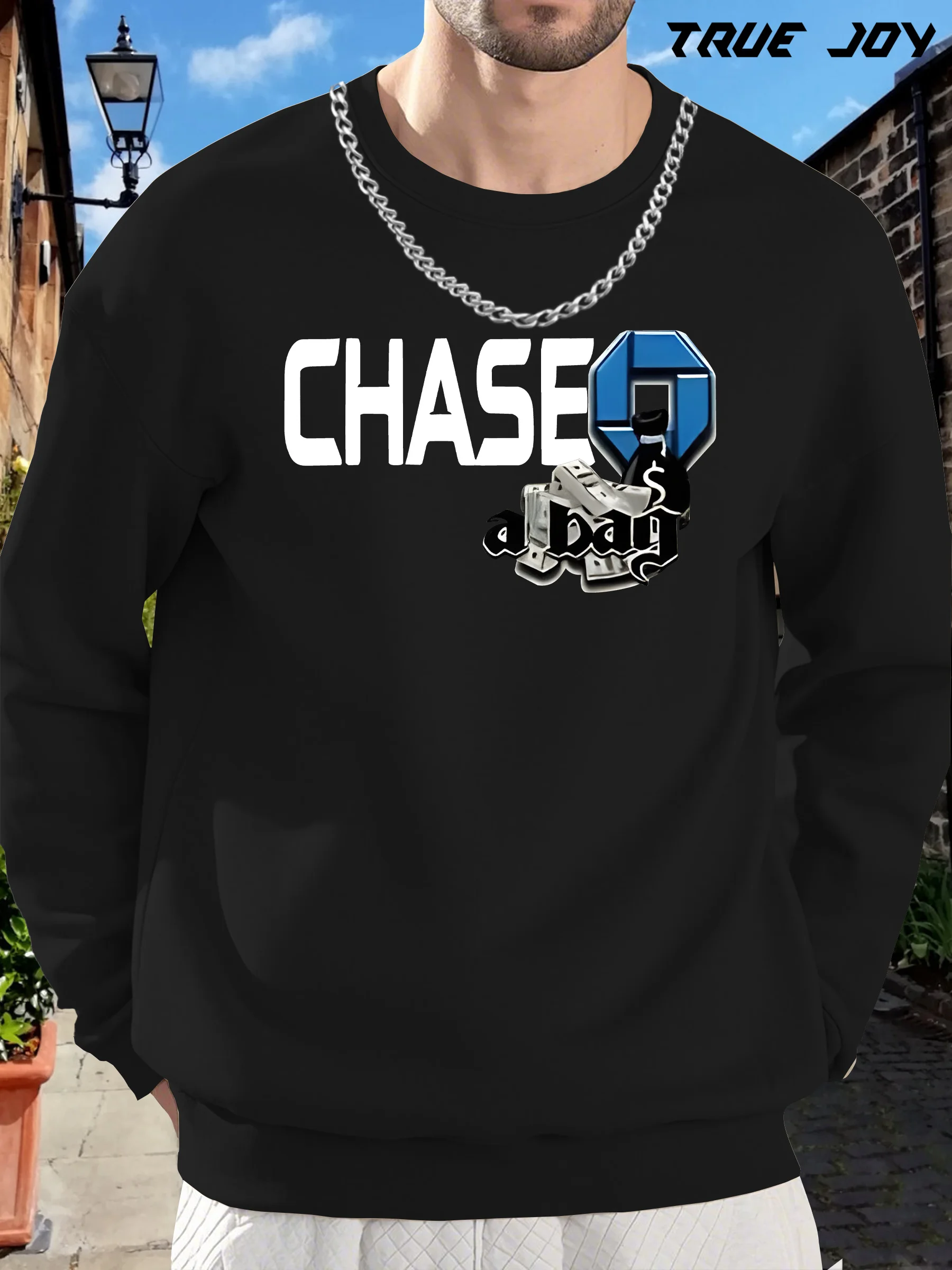 سويت شيرت رجالي بطبعة جرافيك "CHASE A BAG" - بلوفر كاجوال بقصة مريحة باللون الأخضر، وأكمام طويلة ورقبة دائرية