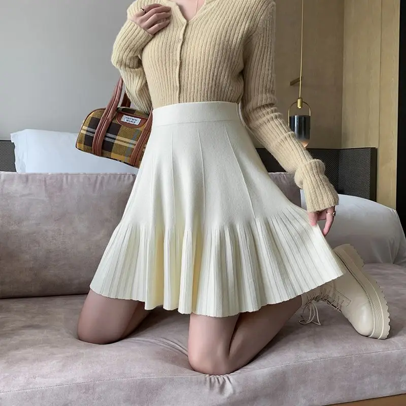 

Solid color short skirt, knitted half skirt, women's spring/summer high waisted A-line skirt, design sense, niche pleated skirt