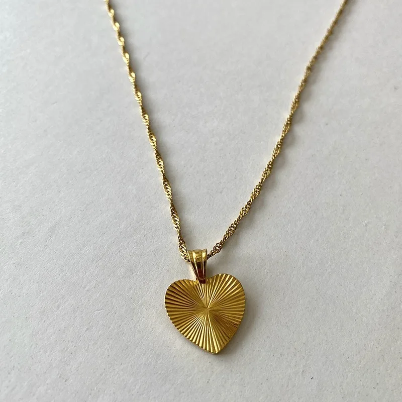 Textured Heart Pendant Necklaces For Women Classic Simple Gold Plated Waterproof Jewelry Gifts Elegant Necklace