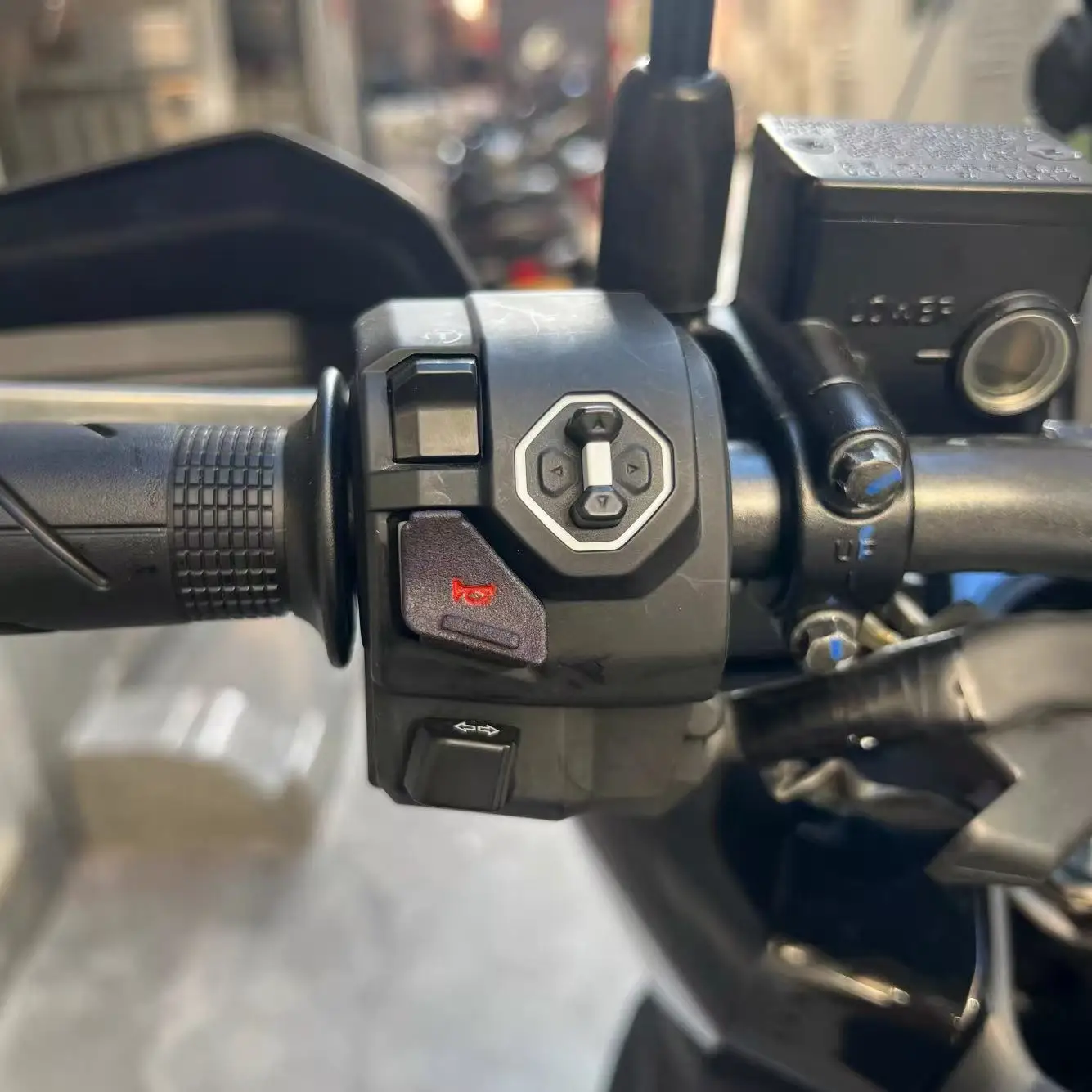 

P Button Cover for honda ADV160/350/FORZA 350 2025-2026 Modification of the horn button Push-button switch