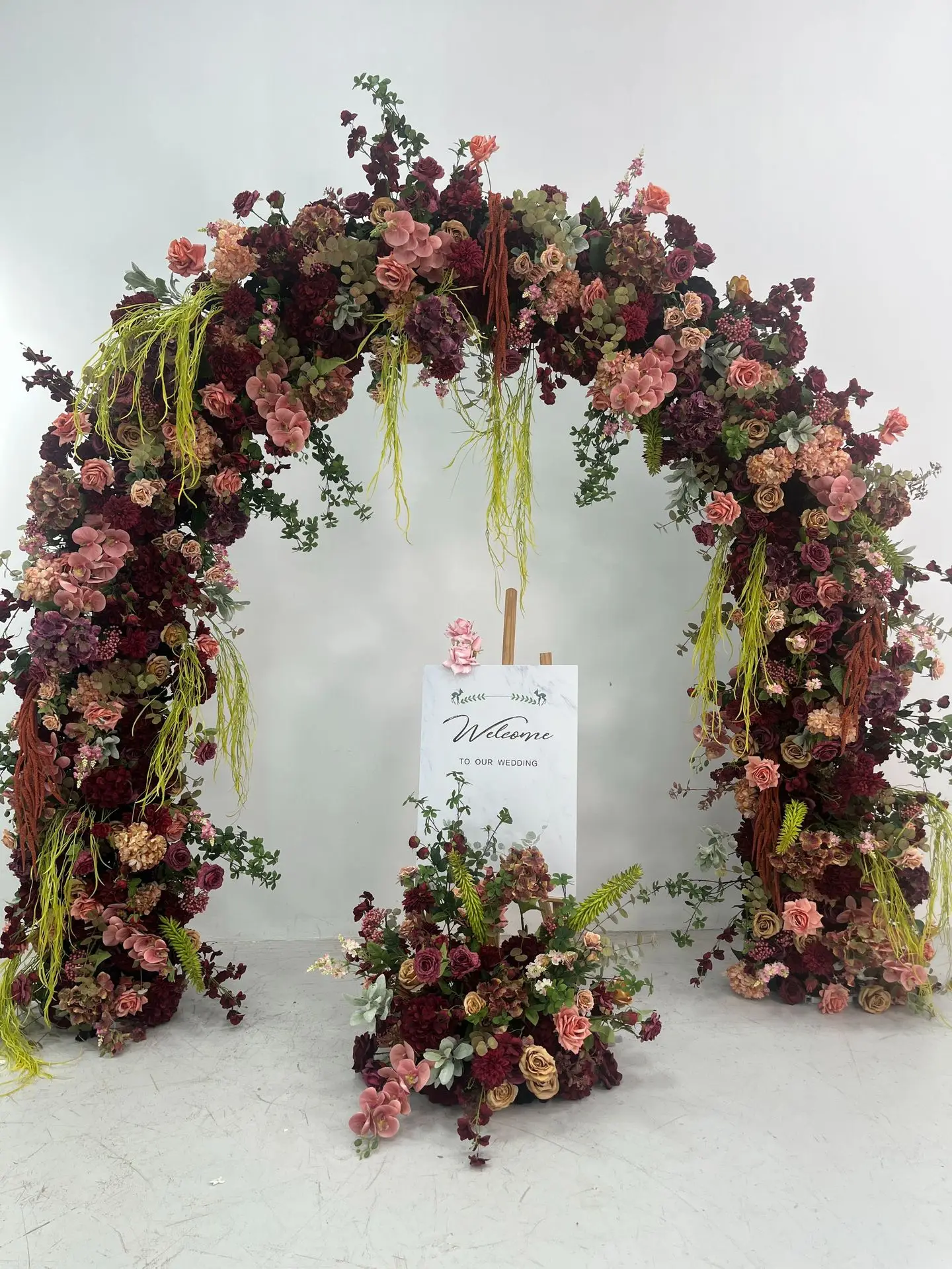 2,4M Tiefrot U-förmiger Künstlicher Blumenbogen Hochzeits-Hintergrund Bühnen- und Schaufensterdekoration für Outdoor-Events Blumendekoration Großhandel – Detail 3