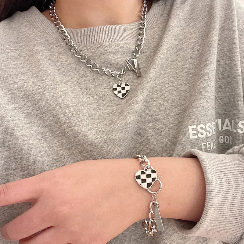 

Fashion Hip Pop Black White Checkerboard Heart Pendant Bracelet For Girls Couple Love Heart Chain Bracelet Casual Jewelry Gifts