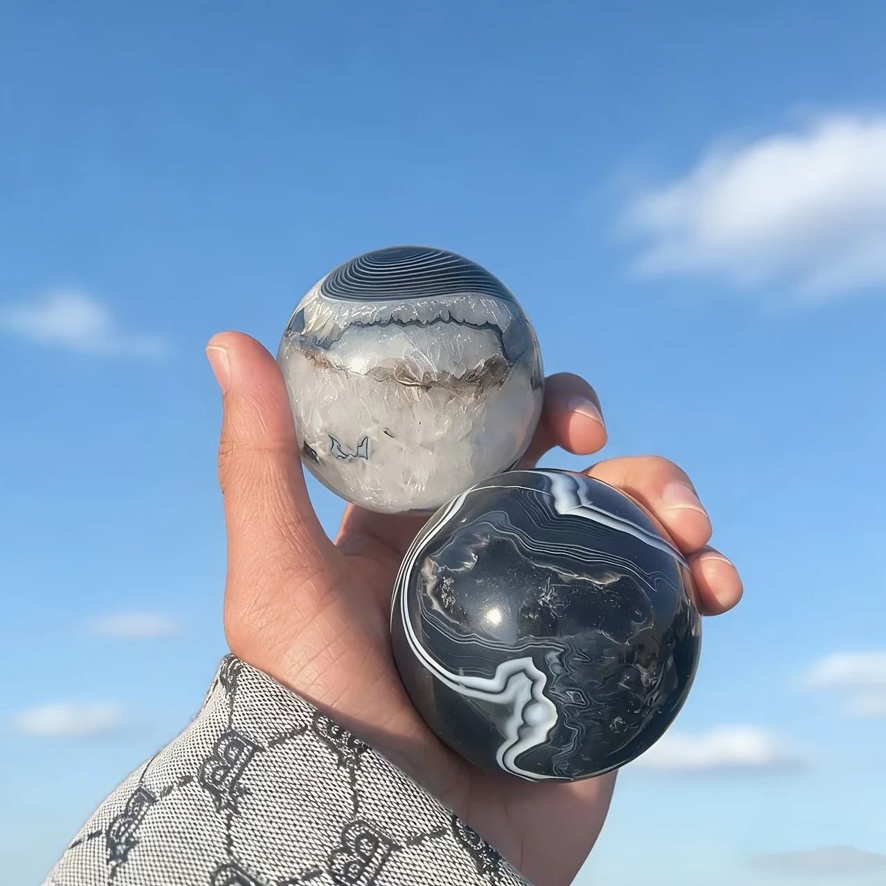 1pc Natural Black Sardonyx Crystal Sphere, Solid Agate Crystal for and Balancing, Ideal for Spiritual Practice and Home Decor