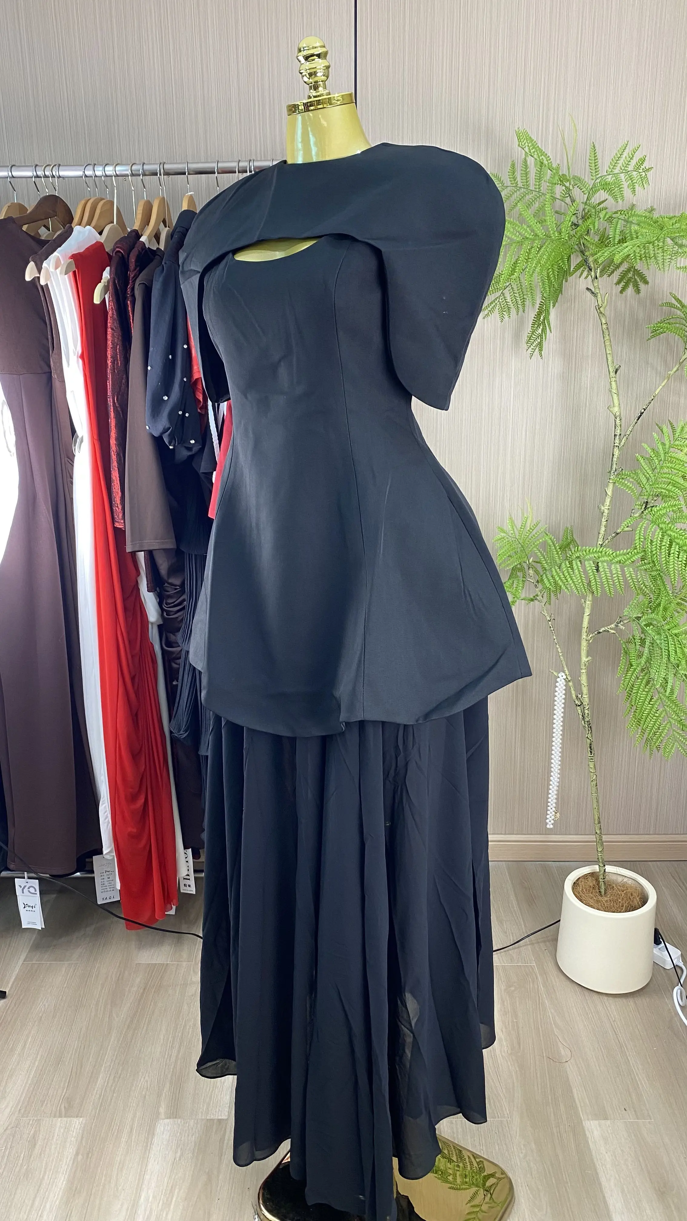 Elegant, Slim-Fit A-Line Maxi Dress with Straps – New Summer Style with Tie-Waist Detail, Perfect for Parties-GZXX952
