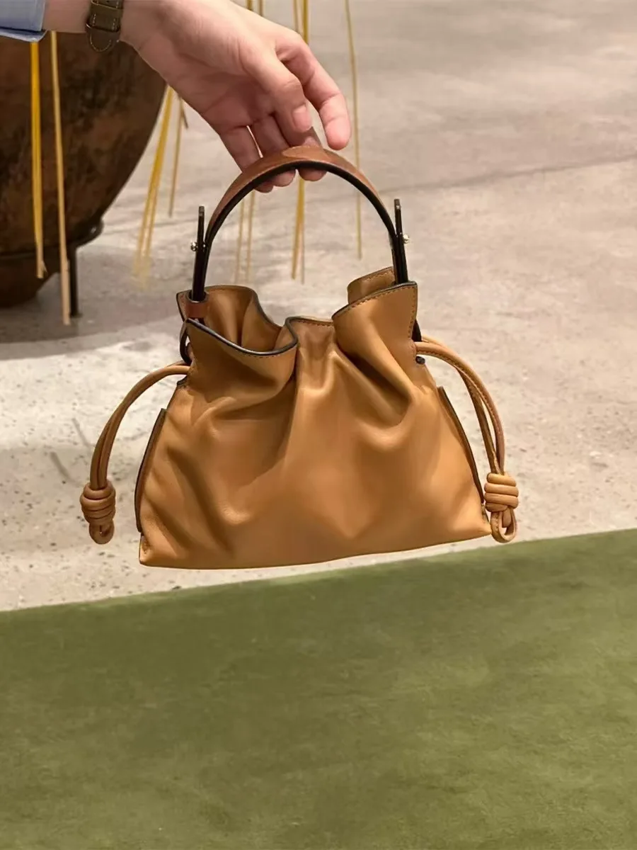 New leather bolsos de mujer, lucky bag, hand-held shoulder bag, crossbody bag, solid color dumpling bag, drawstring bucket b