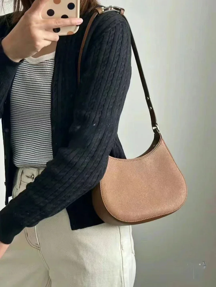 The new women's crescent bag can be carried on one shoulder and underarm satchel