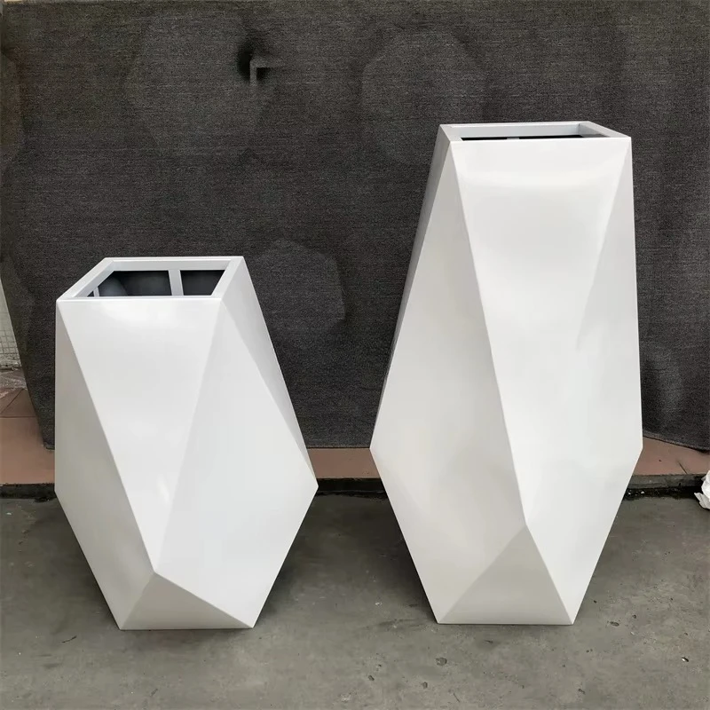 Nordic Style Outdoor Large Flower Pots / Home Decor Indoor Giant Floor Metal Vase / Flower Pots & Planters for Hotels