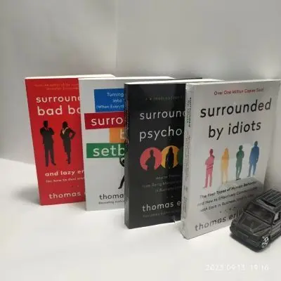 4 buku yang ditetapkan oleh Thomas Erikson dikelilingi oleh Idiots, oleh psychopat, oleh pengaturan kembali, oleh Bad bos buku terlaris dalam bahasa Inggris