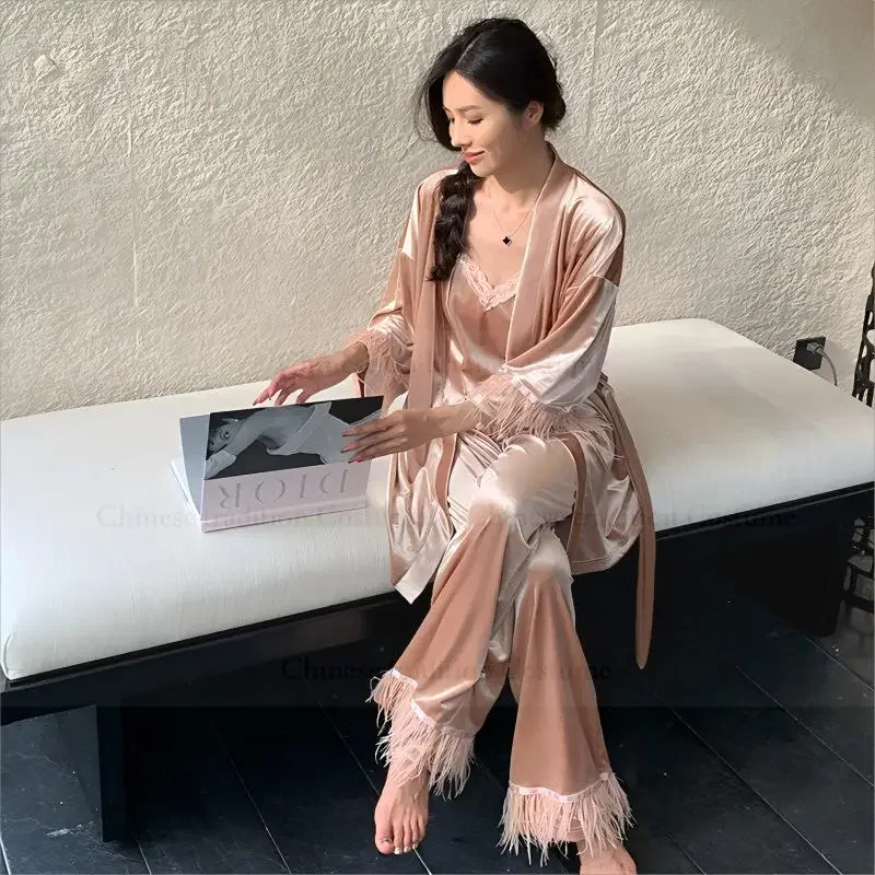 

Роскошная одежда для сна, женский мягкий велюровый пижамный костюм, комплект из 3 предметов, топ и брюки на бретелях, свободный халат, осенне-зимний новый домашний комплект, домашняя одежда, одежда для сна