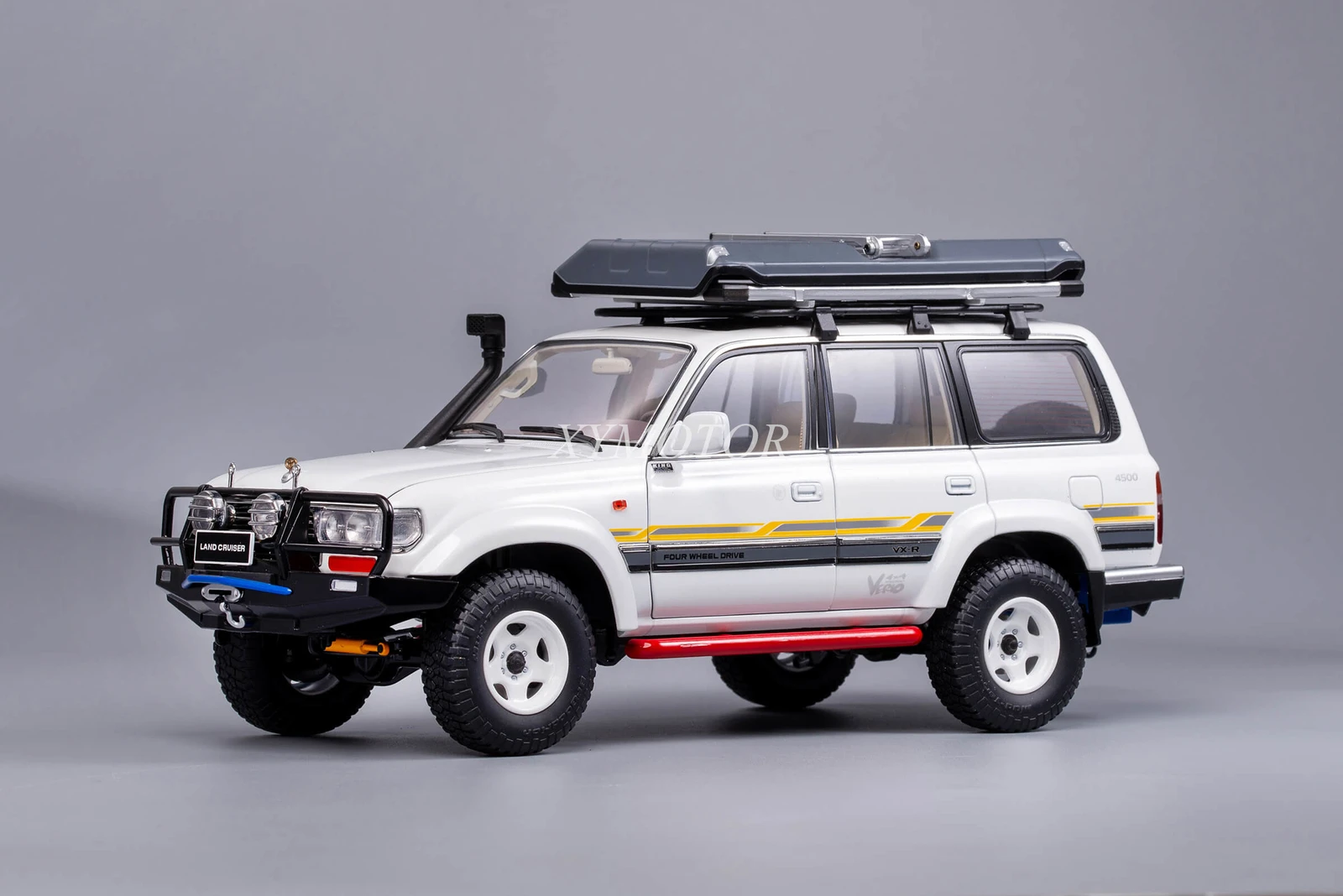 Kengfai 1:18 Toyota Land Cruiser LC80 4500 SUV Cross Diecast MODEL Car Display