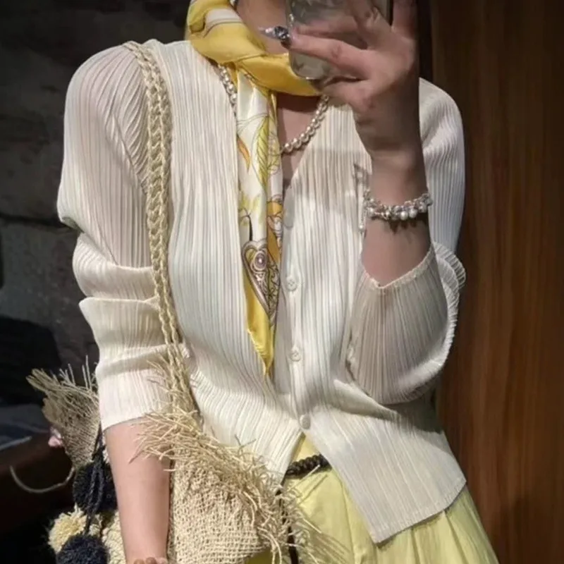 ミヤケプリーツシャツ 2025年秋新作 プリーツ 多用途 着痩せ 長袖シャツ レディース デザイナー プリーツ Vネック カーディガン プリーツトップ