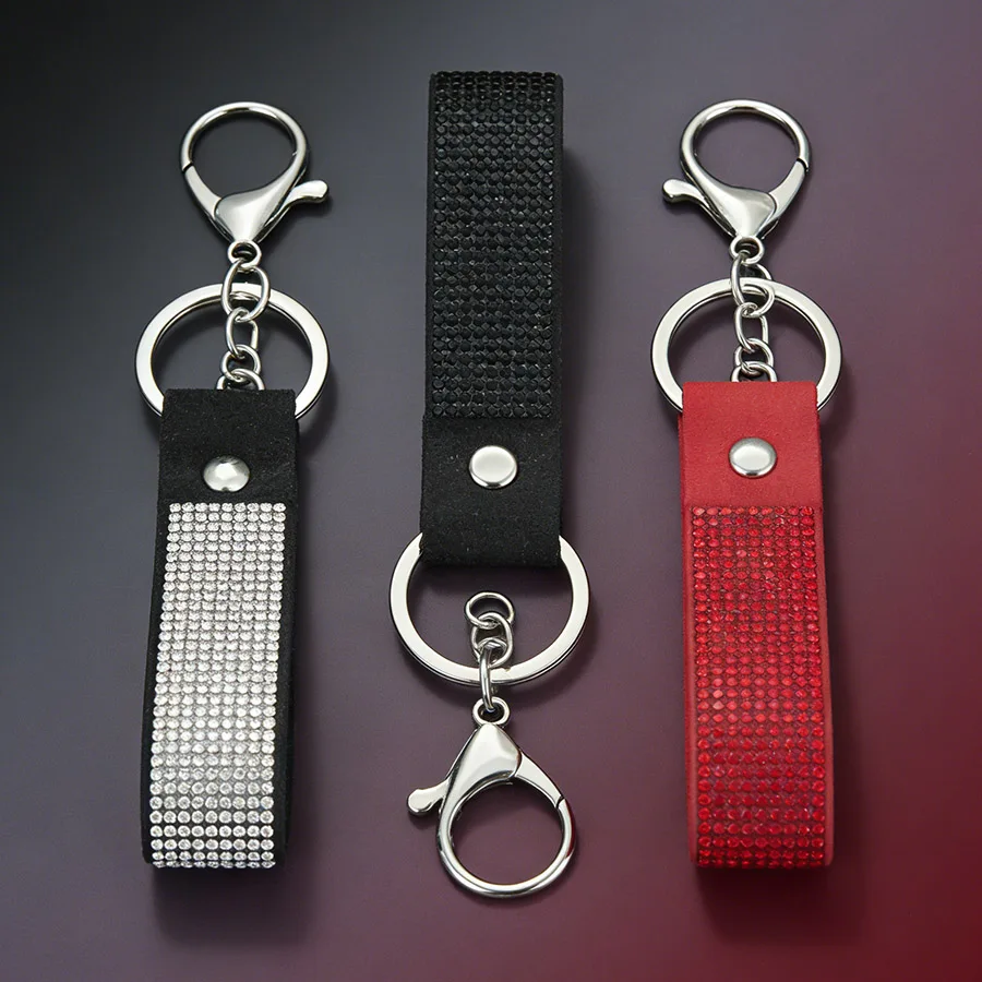 Funkelnder Wildleder-Schlüsselanhänger Mehrfarbiger Strass-Effekt Handgelenkschlaufe Metallverschluss Schlüsselring Unisex Taschenanhänger Stilvolles Accessoire