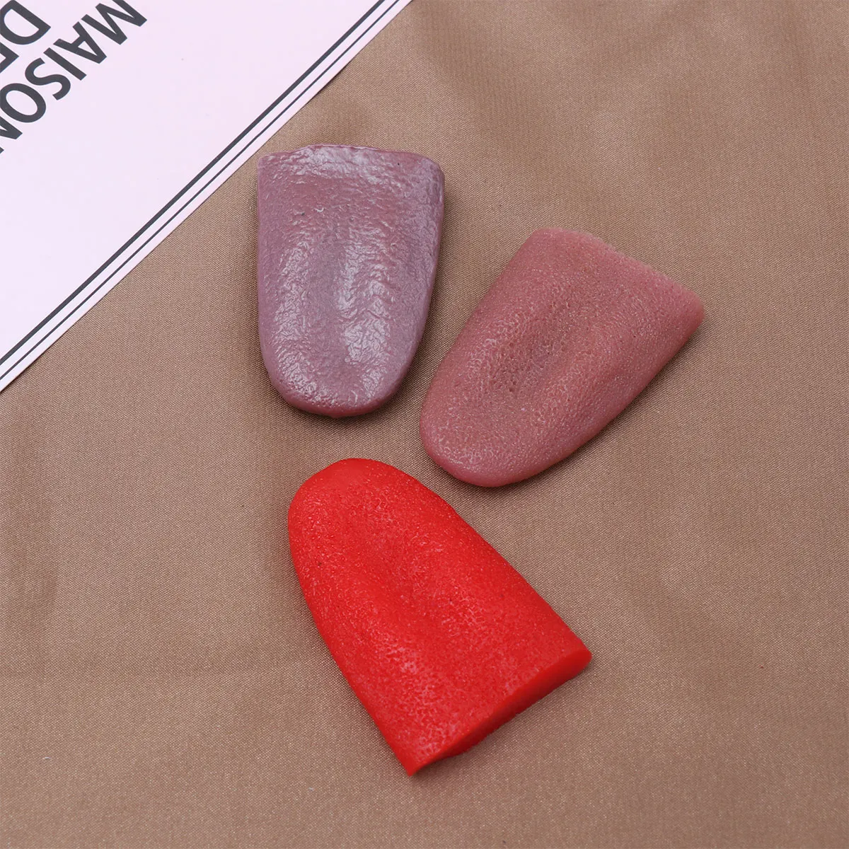 ลิ้นปลอมสำหรับคอสเพลย์สยองขวัญ 3 ชิ้น พร็อพคอสเพลย์เหมือนจริง ลิ้นเจาะเหล็กสำหรับงานปาร์ตี้เทศกาลฮาโลวีน