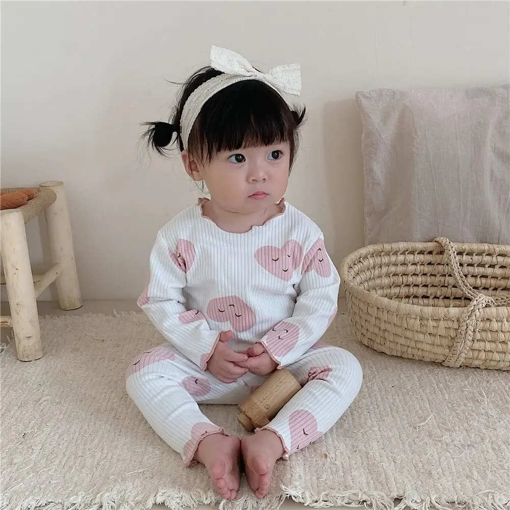 1-7 Jahre 2-teiliges Baby-Mädchen-Outfit mit langen Ärmeln, koreanische Mode, Frühling/Herbst, Eisseiden-Set für Kleinkinder, niedlicher Herz-Print, Kinderbekleidungs-Sets – Detail 1