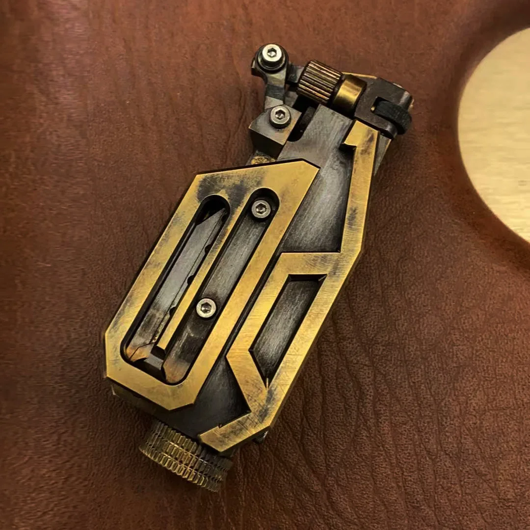 

Vintage Copper Kerosen Lighter Alien Trench Style Mechanical Handcrafted Metal oiL Igniter Retro Steampunk Design Unique Gift