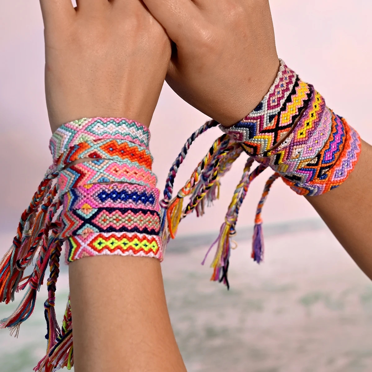 Random Color 10Pcs/Lot Friendship Bracelet for Women Summer Beach Bohemian Handmade Weave Tarnish Free Charm Bracelets for Girl