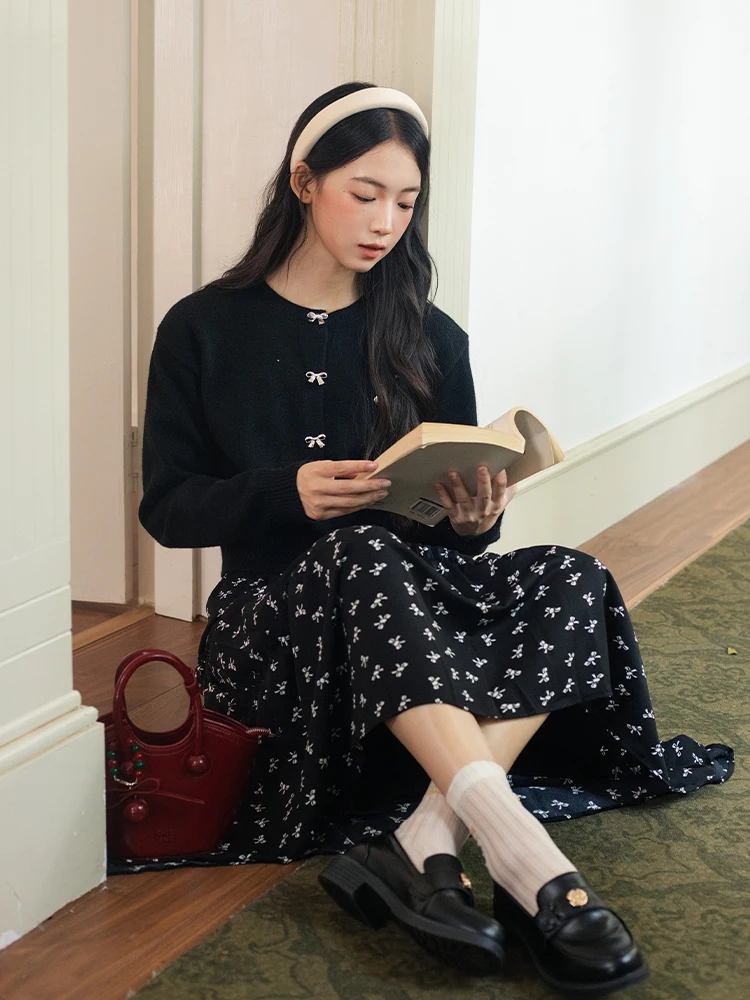 

Faionable Knitted Cardigan Top And Floral f Skirt Two-Piece Set Slimming Bla Design Anti-Aging Trendy Women's Ensemble