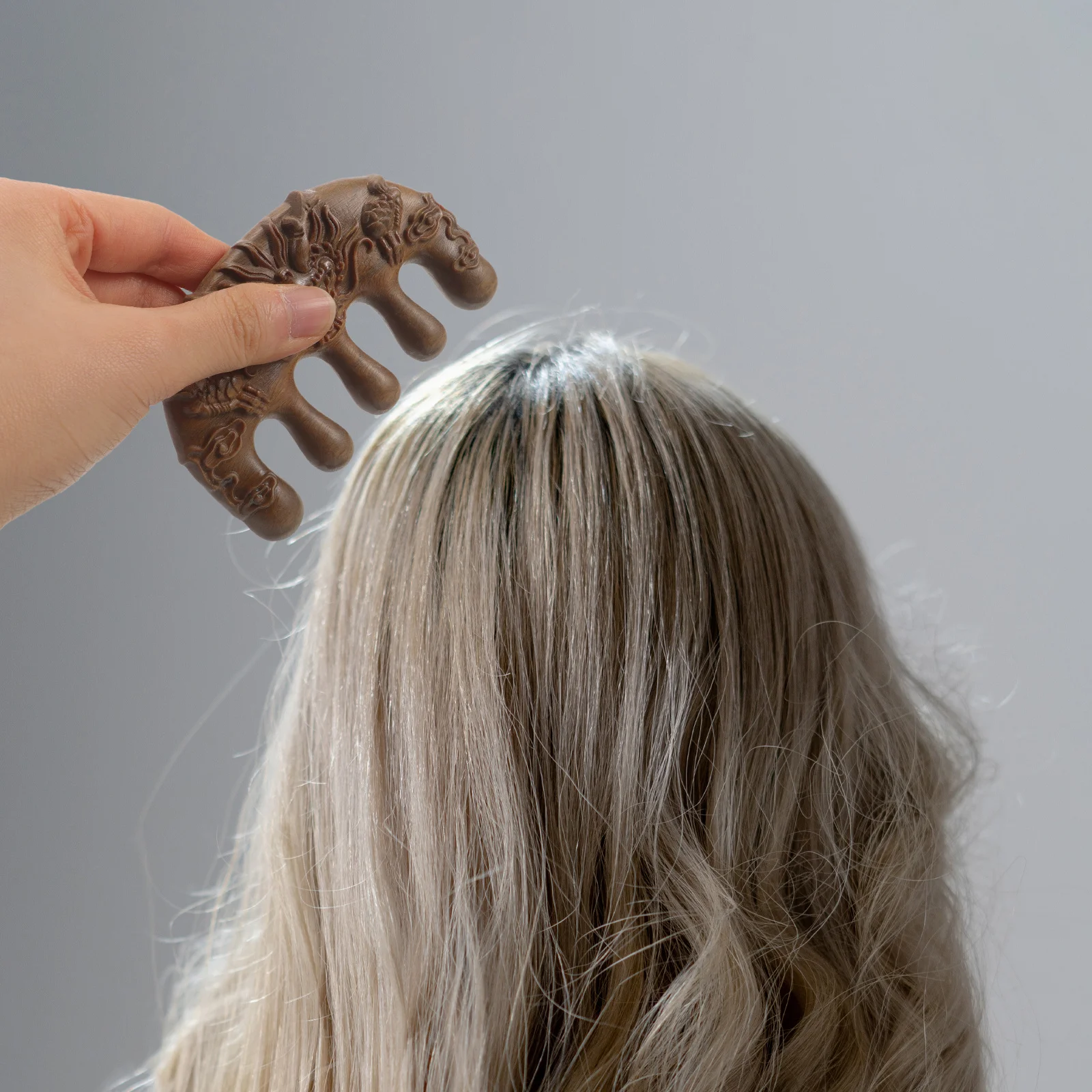 

Elegant Green Sandalwood Comb Wooden Wide Tooth Scalp Massager Classic Carved Styling Tool for Men and Women Wooden Comb